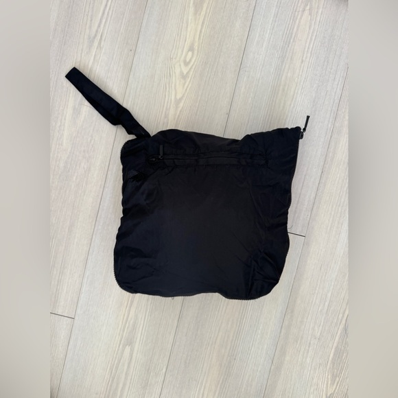 Tahari Lightweight Packable Travel Rain Coat - Size M - Picture 11 of 11